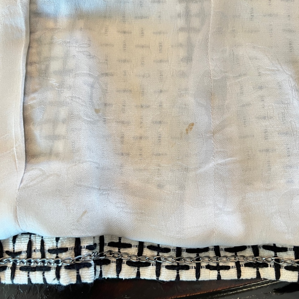 CHANEL Black and White Patterned Blazer - Picture 10 of 13